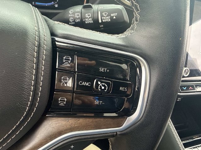 Used 2023 Jeep Grand Wagoneer L Series II AWD/4WD image 31
