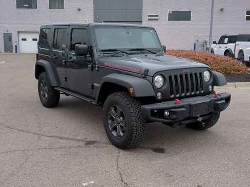 Used 2018 Jeep Wrangler Unlimited Rubicon w/ Connectivity Group image 2