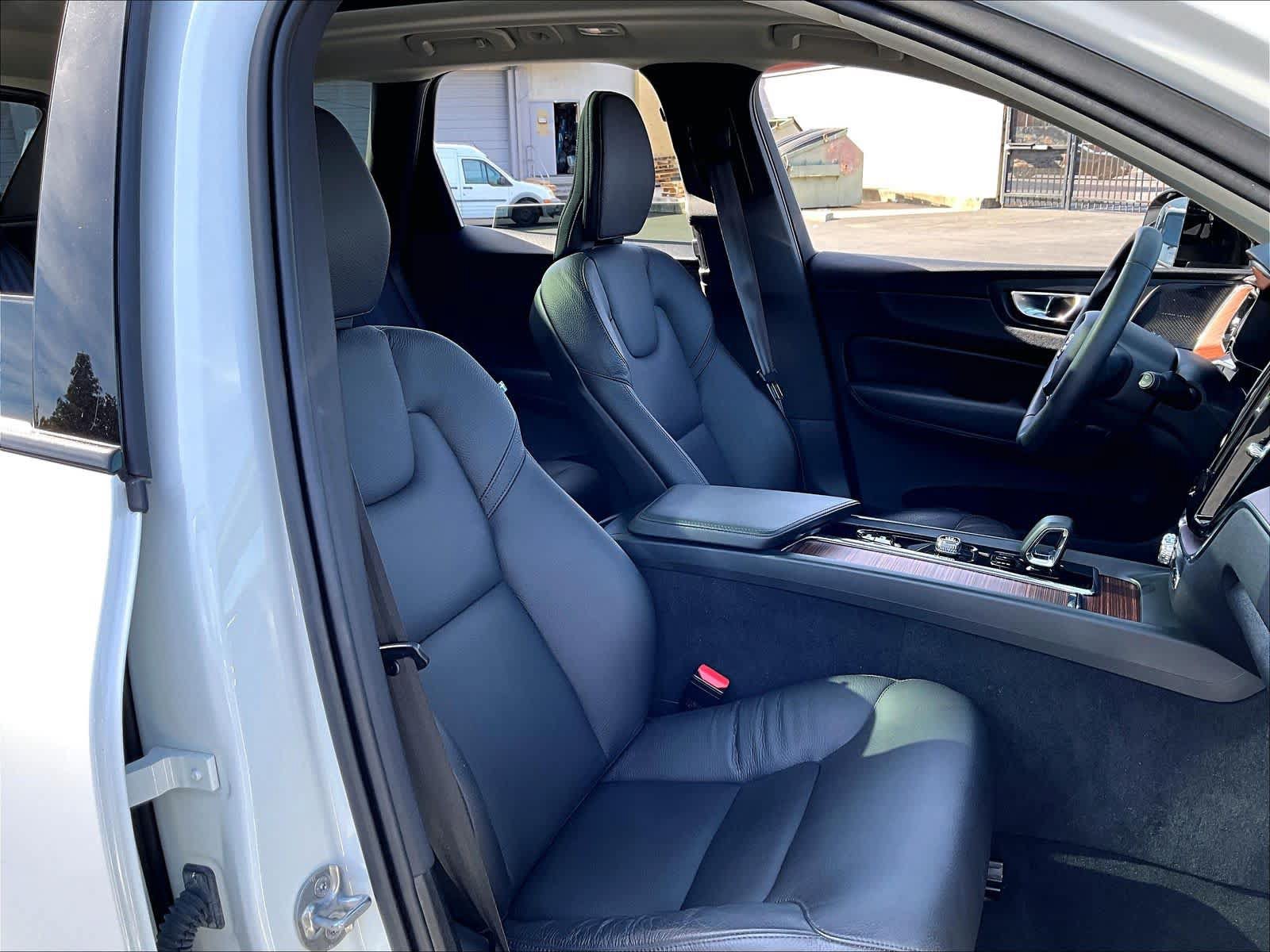 Used 2024 Volvo XC60 B5 Plus w/ Protection Package AWD/4WD image 11