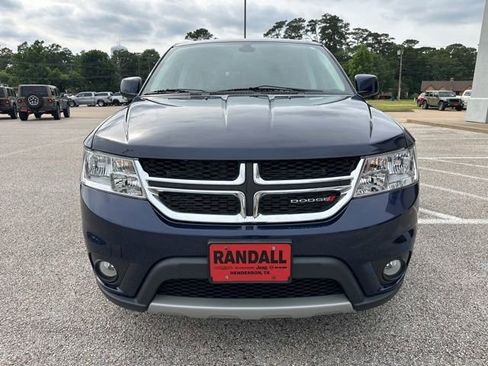Used 2019 Dodge Journey SE w/ Connectivity Group FWD image 2