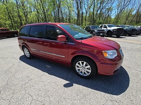 Used 2012 Chrysler Town & Country Touring w/ Entertainment Group #1 FWD image 10