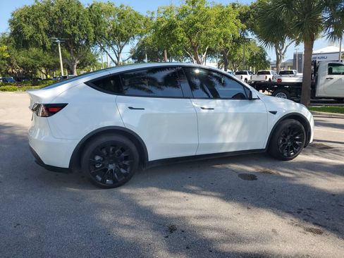 Used 2024 Tesla Model Y Long Range RWD image 6