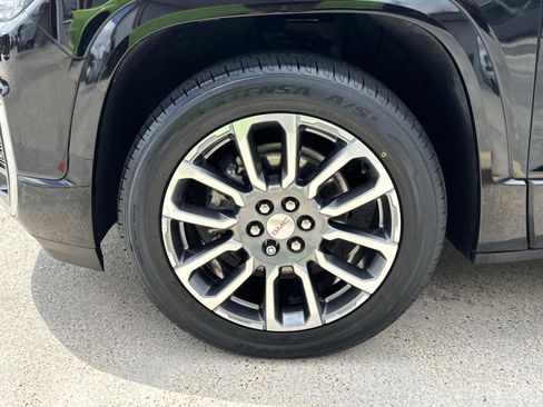 Used 2022 GMC Acadia Denali w/ LPO, Floor Liner Package FWD image 4