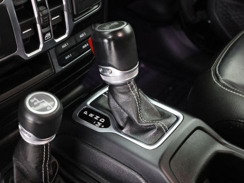 Used 2020 Jeep Wrangler Unlimited Sahara image 6