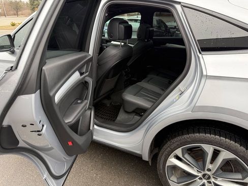 Used 2023 Audi Q5 2.0T Premium Plus w/ Premium Plus Package AWD/4WD image 11