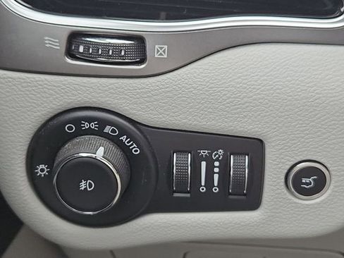 Used 2020 Jeep Cherokee Limited AWD/4WD image 27