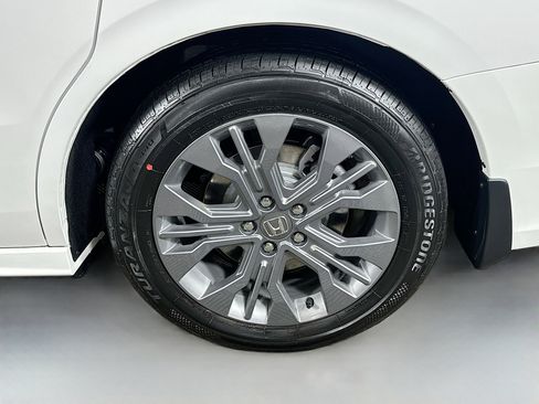 New 2026 Honda Odyssey Touring image 32