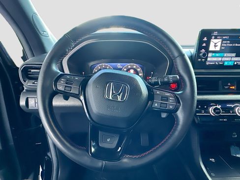 Used 2025 Honda Pilot Black Edition image 11