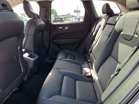 Used 2021 Volvo XC60 T5 Momentum w/ Premium Package AWD/4WD image 10