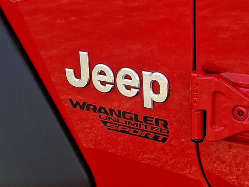 Used 2018 Jeep Wrangler Unlimited Sport S AWD/4WD image 32