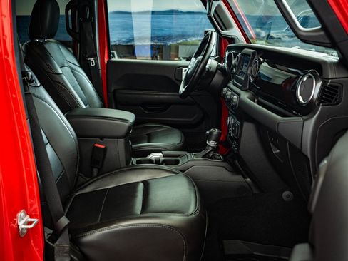 Used 2020 Jeep Wrangler Unlimited Sahara image 22