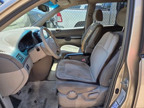 Used 2004 Toyota Sienna LE FWD image 10