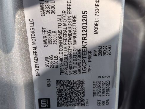 Used 2024 Chevrolet Colorado Trail Boss w/ Technology Package AWD/4WD image 29