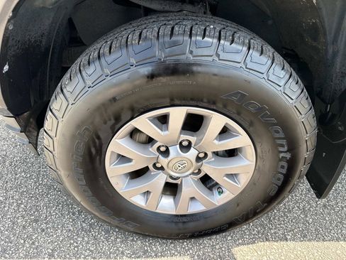 Used 2019 Toyota Tacoma SR5 image 11