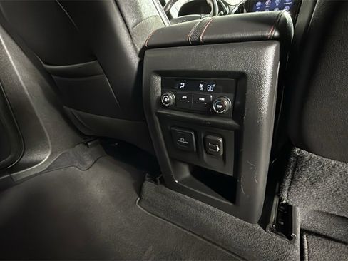 Certified 2023 Chevrolet Traverse RS image 31