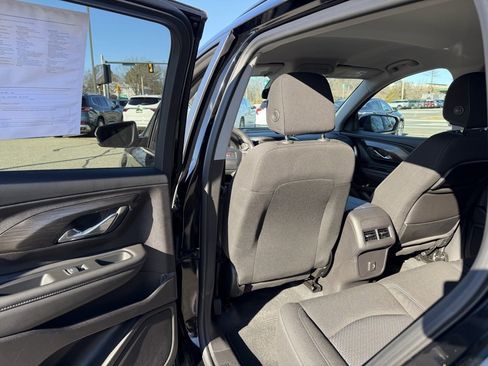 Used 2024 GMC Terrain SLE w/ Driver Convenience Package image 7