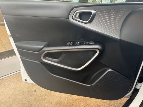 Used 2025 Kia Soul LX w/ LX Technology Package image 20