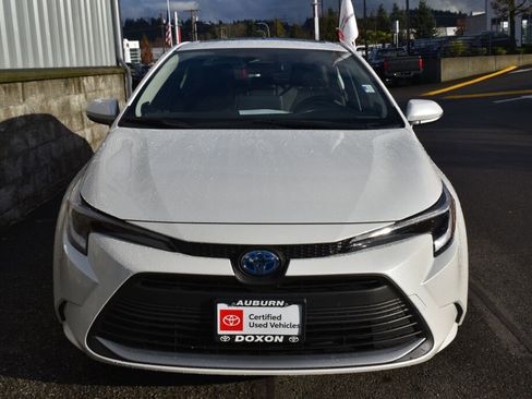 Certified 2025 Toyota Corolla XLE image 2