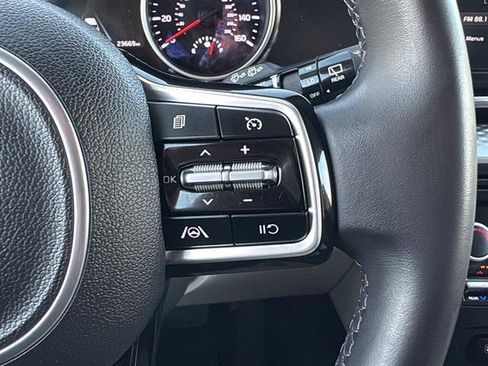 Used 2023 Kia Carnival LX image 19