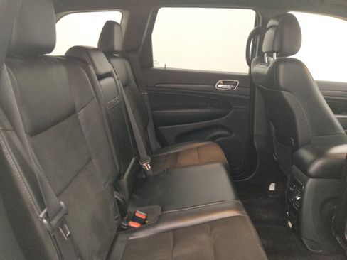 Used 2019 Jeep Grand Cherokee Altitude RWD image 19