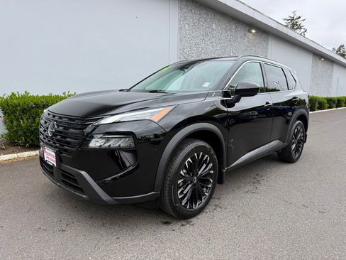 Certified 2026 Nissan Rogue SV AWD/4WD image 1