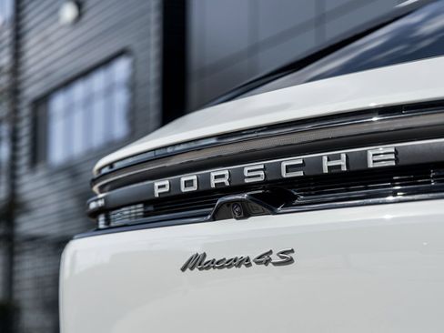 Certified 2025 Porsche Macan 4S Electric image 15
