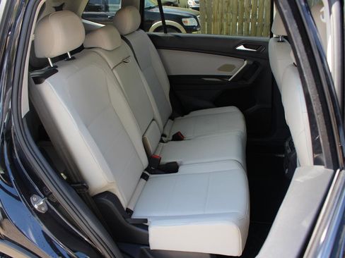 Used 2019 Volkswagen Tiguan SE w/ Panoramic Sunroof Package AWD/4WD image 38