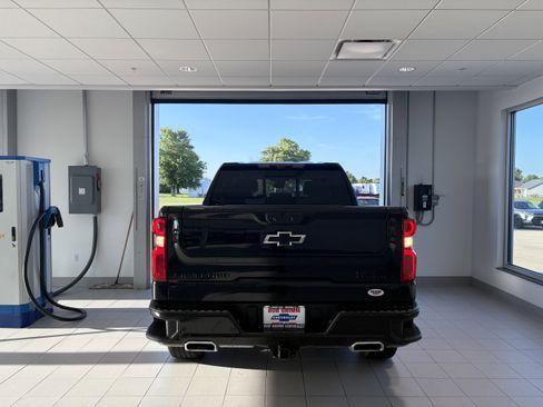 Used 2023 Chevrolet Silverado 1500 High Country w/ Technology Package image 4