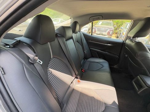 Used 2019 Toyota Camry SE image 12