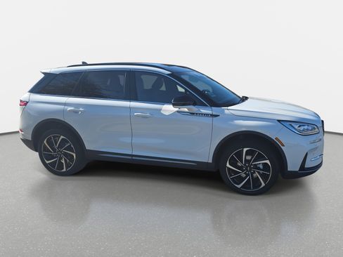 New 2026 Lincoln Corsair Reserve image 4