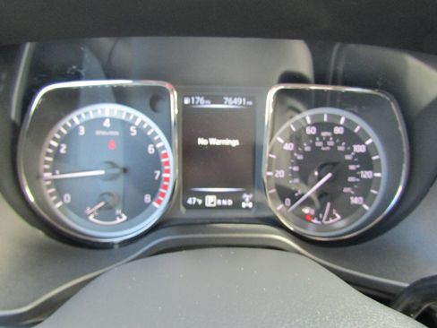 Used 2017 Nissan Titan SV image 13