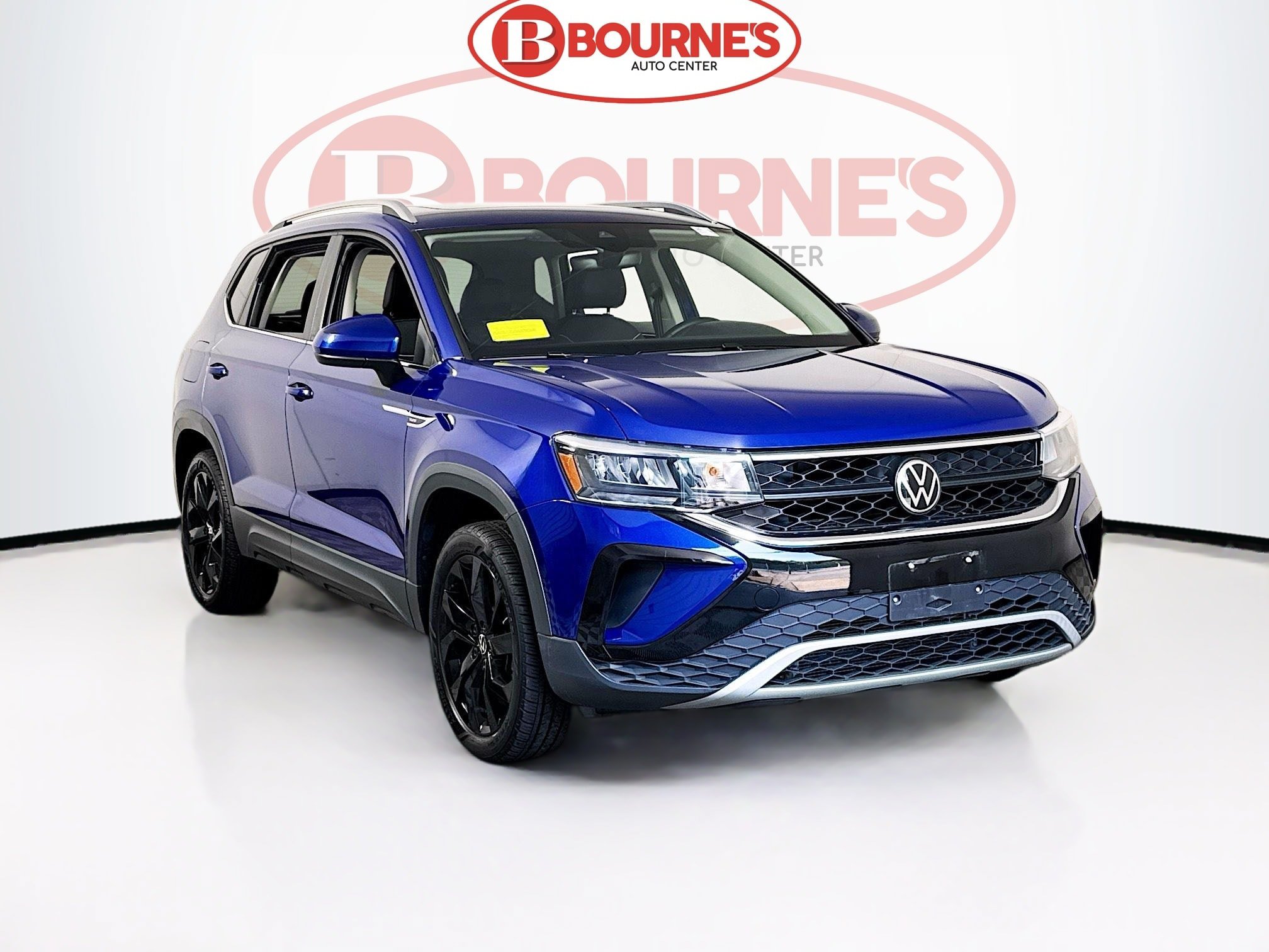 Used 2023 Volkswagen Taos SE w/ Panoramic Sunroof Package FWD image 1
