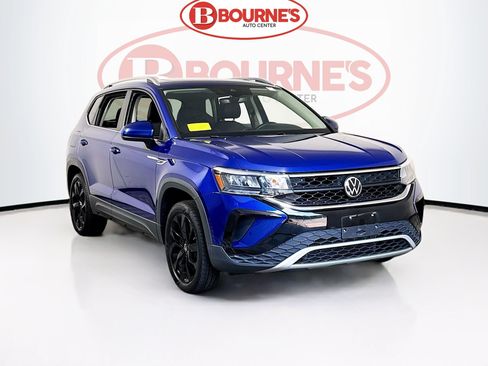 Used 2023 Volkswagen Taos SE w/ Panoramic Sunroof Package FWD image 1