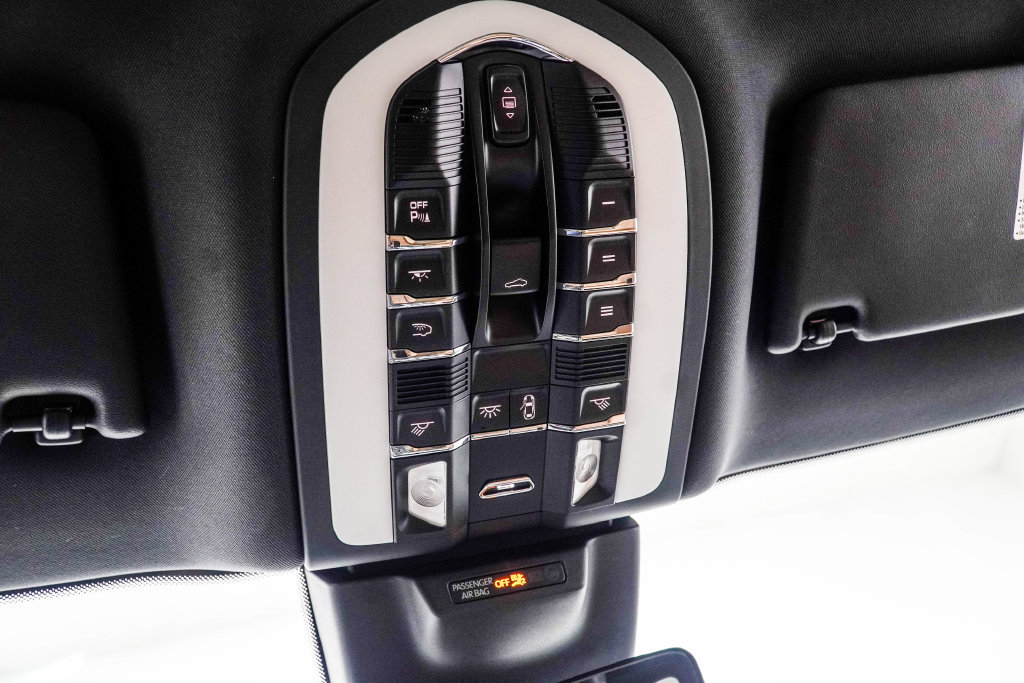 Used 2021 Porsche Macan AWD/4WD image 34