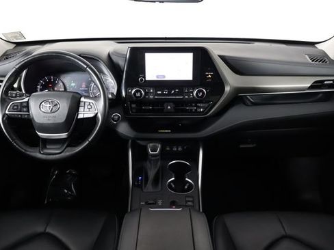 Used 2023 Toyota Highlander XLE FWD image 13