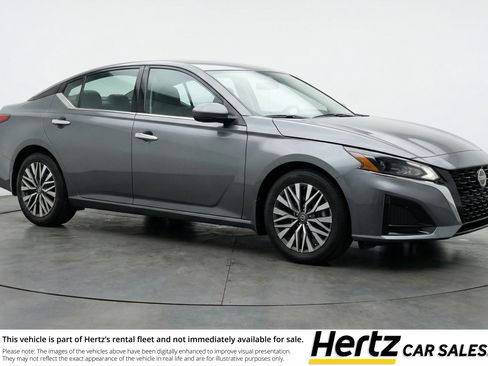 Used 2025 Nissan Altima 2.5 SV FWD image 1