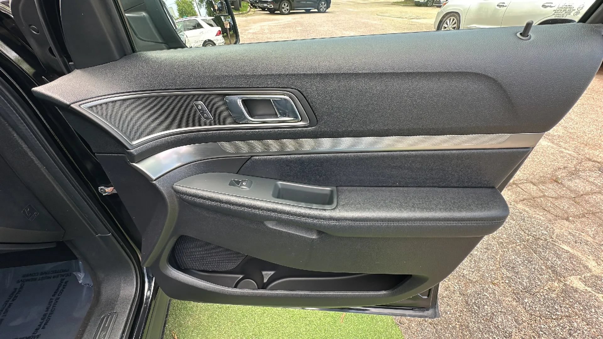 Used 2018 Ford Explorer XLT AWD/4WD image 22
