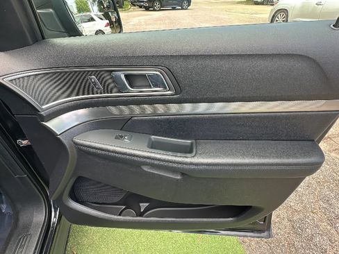 Used 2018 Ford Explorer XLT AWD/4WD image 22