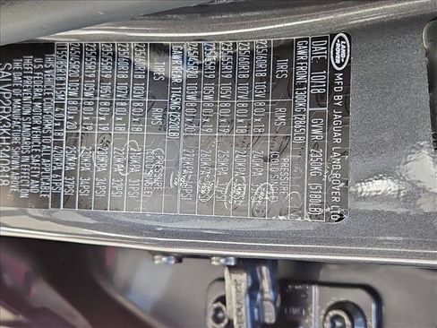 Used 2019 Land Rover Range Rover Evoque SE Premium image 24