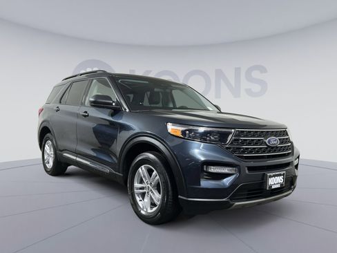 Used 2022 Ford Explorer XLT w/ Equipment Group 202A image 10