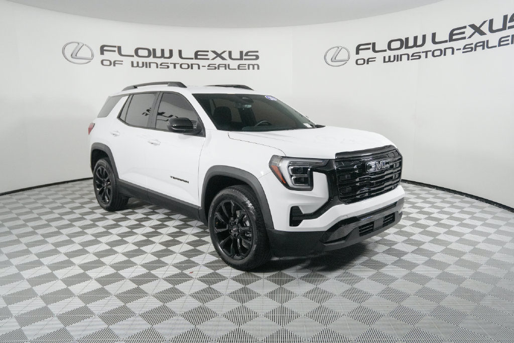 Used 2026 GMC Terrain Elevation w/ Elevation Premium Package FWD image 3