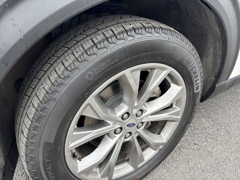 Used 2023 Ford Explorer XLT w/ Equipment Group 202A image 12