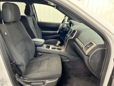 Used 2017 Jeep Grand Cherokee Laredo w/ Quick Order Package 2BE RWD image 21