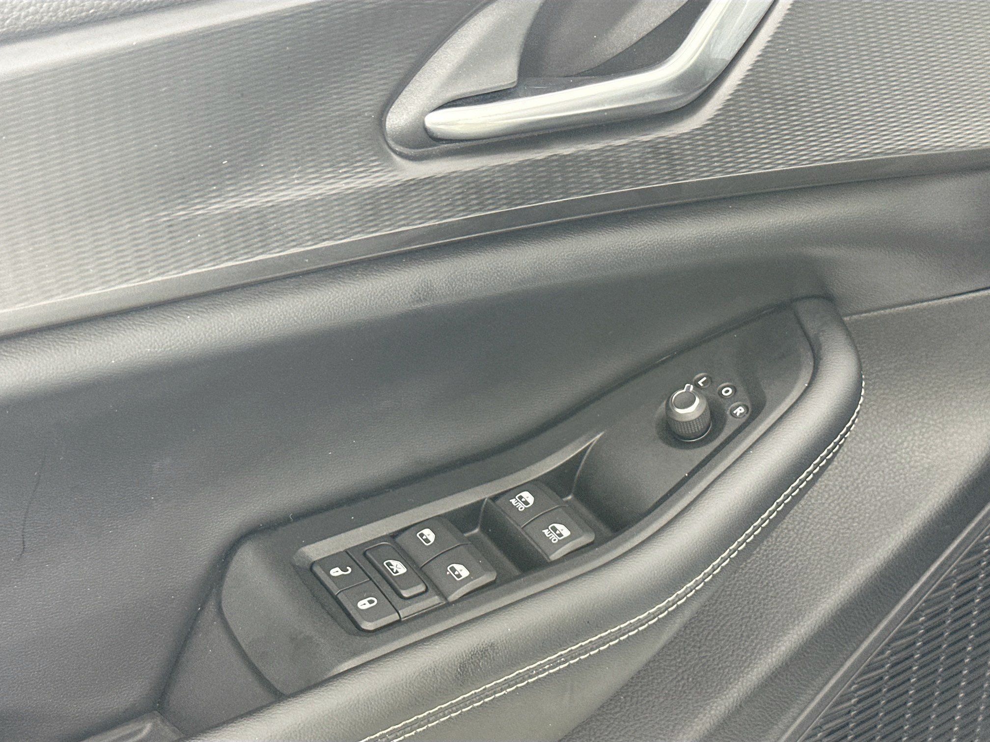 Used 2023 Jeep Grand Cherokee Laredo AWD/4WD image 17