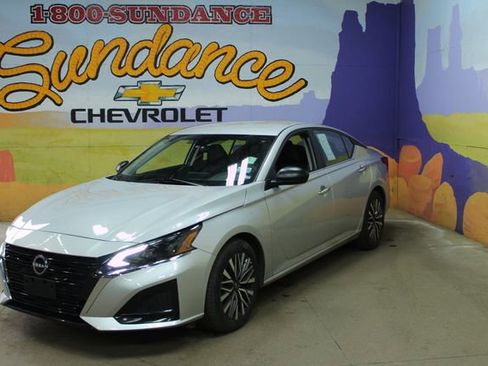 Used 2025 Nissan Altima 2.5 SV image 2