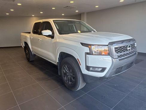 Used 2025 Nissan Frontier SV w/ SV Convenience Package image 5