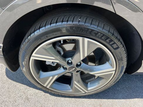 Used 2025 Genesis GV80 2.5T Prestige AWD/4WD image 18