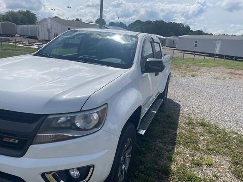 Used 2016 Chevrolet Colorado Z71 AWD/4WD image 3