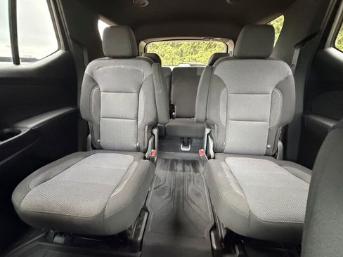 Used 2023 Chevrolet Traverse LT FWD image 3