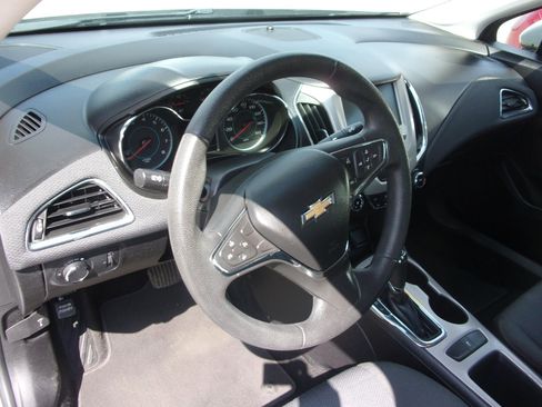 Used 2018 Chevrolet Cruze LS w/ LS Fleet Convenience Package FWD image 11